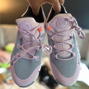 Nike Free Metcon 4 Stylish Lavender and Gray Sneakers